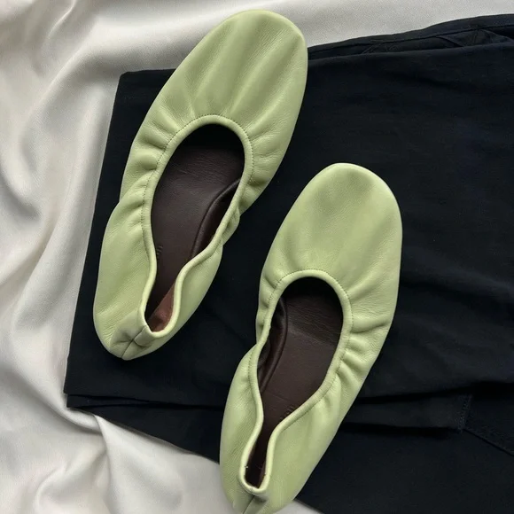 REFORMATION GREEN BUFFY RUCHED BELLET FLAT ✨🩰 - Picture 2 of 6